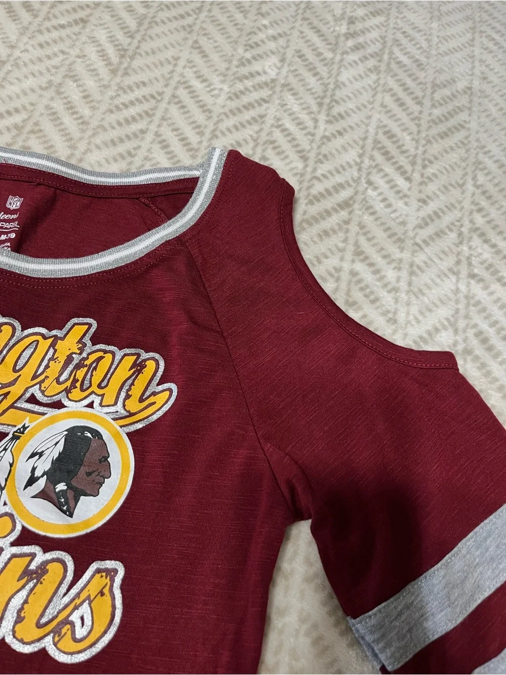 Washington Redskins Cold-Shoulder Tee in Burgundy and Gold M 7-9